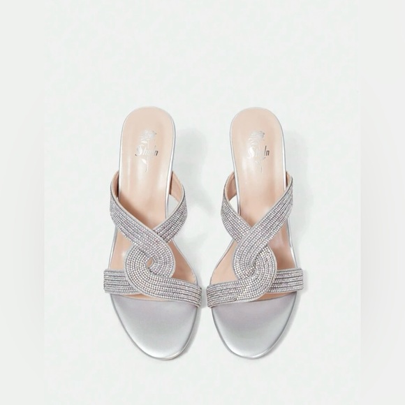 Fashionable Pointed Toe Rhinestone Decor Stiletto Heel
Women'S Sandals - Picture 2 of 5